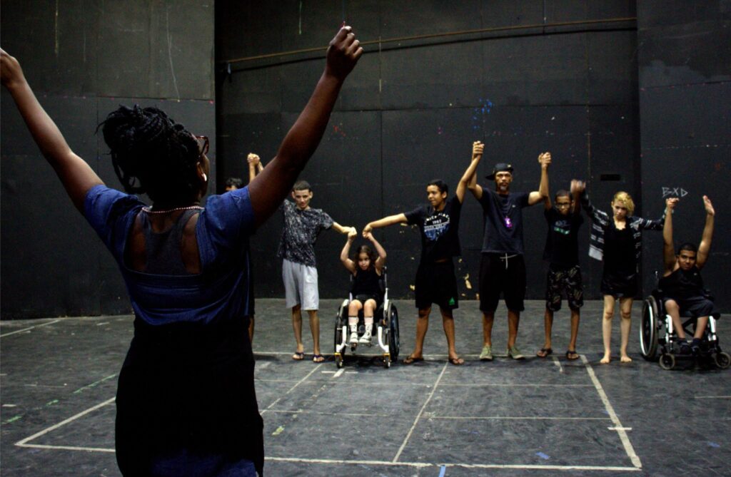 Projeto Entre Lugares Maré realiza projeto sociocultural para Jovens Adultos atípicos, PCDs e Neurodivergentes