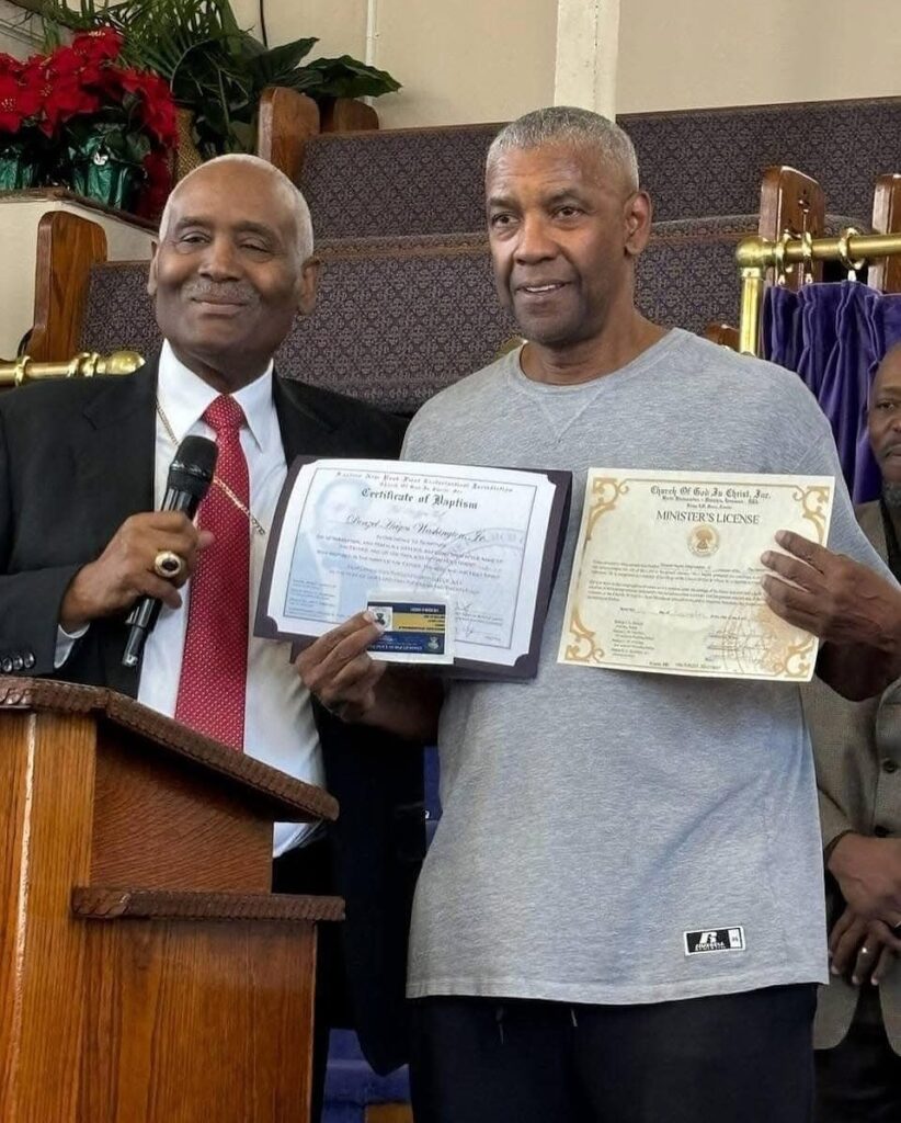 Denzel Washington se batiza e vira Ministro Washington em igreja de Nova York