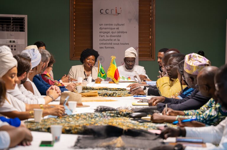 Ministra Margareth Menezes se reúne com titular da Cultura do Benin para dialogar sobre cooperação entre o Brasil e o país africano