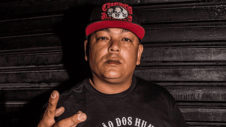 O rapper Gilson Oliveira, mais conhecido como WGI, do grupo Consciência Humana, morreu na madrugada deste domingo (23/6). O anúncio foi feito pelo perfil da banda. WGI foi um membro importante do movimento hip hop brasileiro que emergiu nos anos 90.