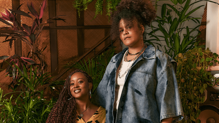 Projeto Tudo Nosso apresenta single "Fica Mais Um Pouco", de Jadsa e Vanessa Melo