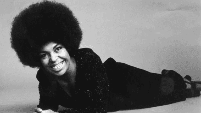 Morre Roberta Flack, cantora que deu voz a uma das canções mais emblemáticas do soul, "Killing Me Softly With His Song"