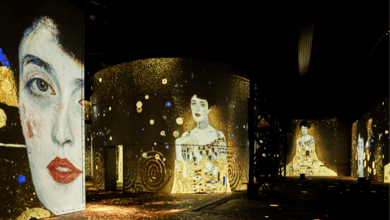 A primeira temporada brasileira da exposição imersiva Klimt e Gaudí, o Impossível Existe conta com 2.400 m² de arte e tecnologia e estreia na capital paulista no Mooca Plaza Shopping, em 7 de junho, prestando justa homenagem a dois dos maiores artistas da história.