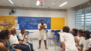 ATOR E PRODUTOR DE SANTA CRUZ PROMOVE LITERATURA ATRAVÉS DO SLAM EM ESCOLA DA REGIÃO PARA ALUNOS DO 8º E 9º ANO