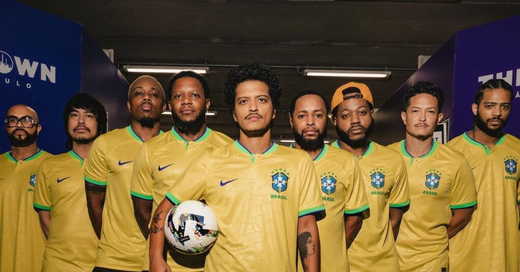 Após conquistar o coração dos brasileiros com sua passagem em 2023 para shows no The Town, Bruno Mars deverá voltar ao Brasil em 2024 para fazer novos shows. A informação foi confirmada pela produtora Live Nation por meio de uma publicação no Instagram. 