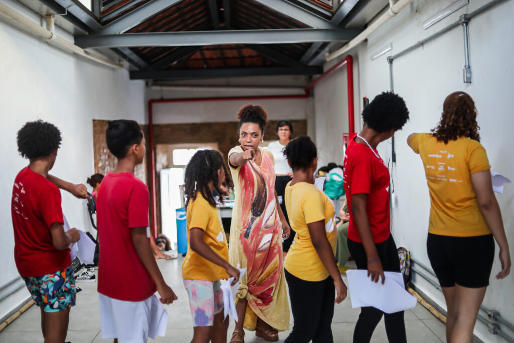 Bando Teatro Favela inicia montagem de seu novo espetáculo dirigido por Vilma Melo e escrito por Adalberto Neto
