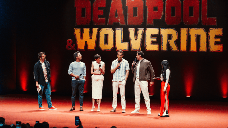 Ryan Reynolds, Hugh Jackman, Emma Corrin e o diretor Shawn Levy, de 'Deadpool & Wolverine', se despedem do Brasil