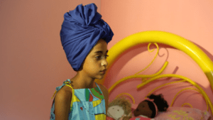 Destaque na programação do Circuito Cine Curta, o filme Lily's Hair discute igualdade racial com música sobre o poder do black power