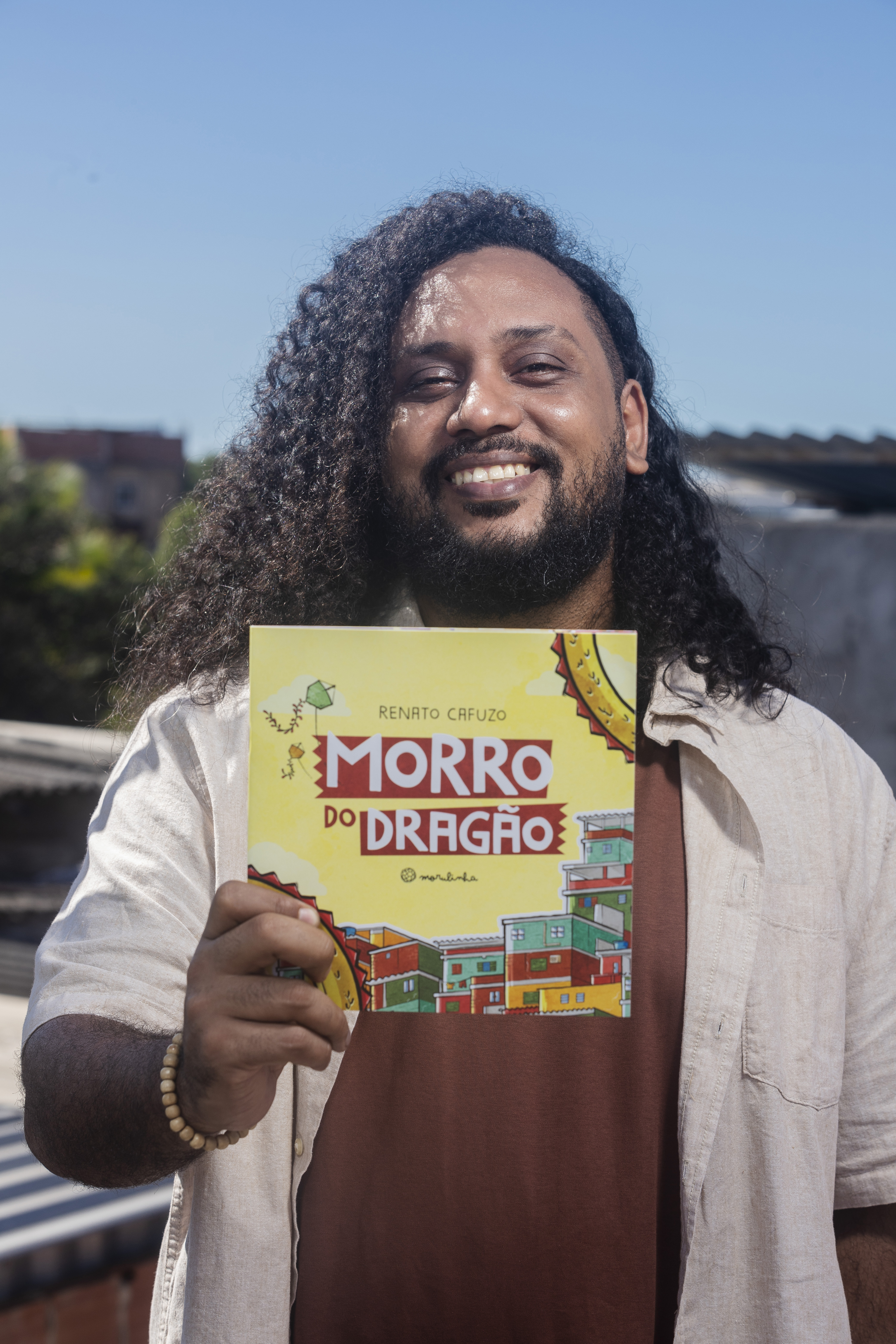  Renato Cafuzo lança “Morro do Dragão”, seu segundo livro focado na literatura infantil afro-periférica