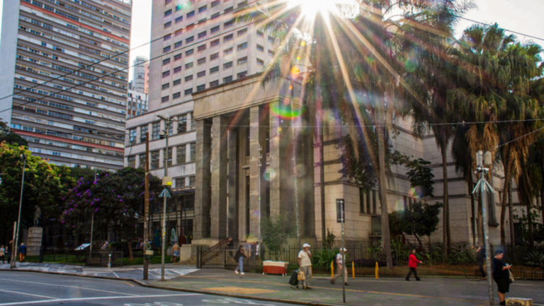 A Biblioteca Pública Municipal Mário de Andrade,