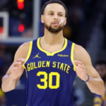 O astro Stephen Curry lidera o ranking de camisas mais vendidas no Brasil